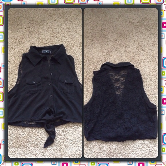 ⭐Black Lace Crop Top