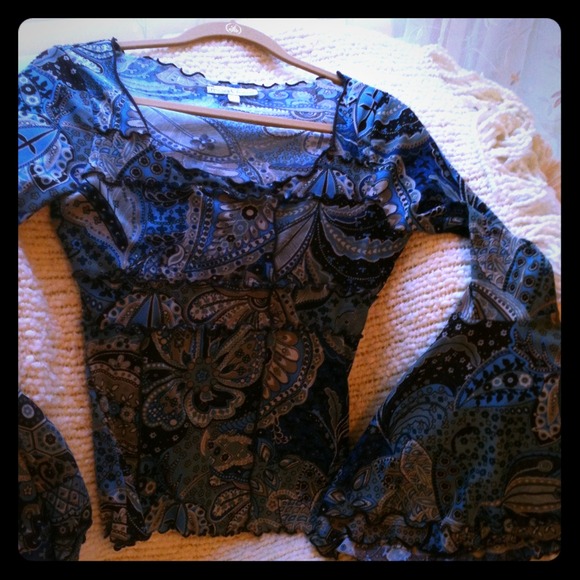 Super cute top 😘 flare sleeves  from elbow down