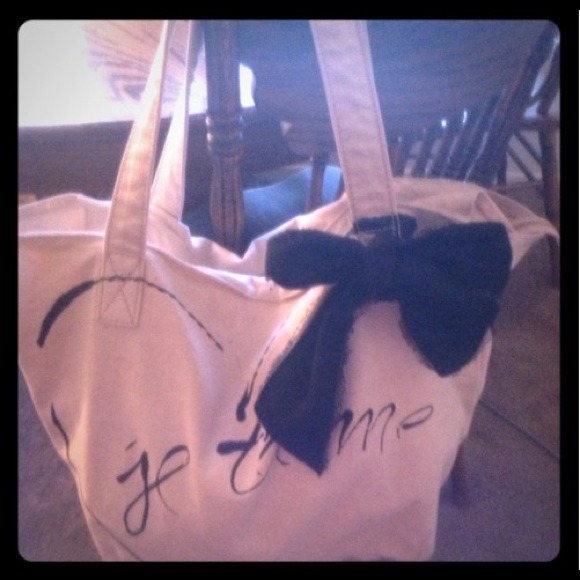 Juicy Couture Handbags - 🎀🎀Authentic Juicy Carry All🎀🎀