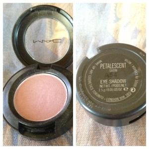 MAC eyeshadow in Petalescent