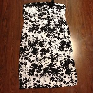 Strapless dress in black and white print