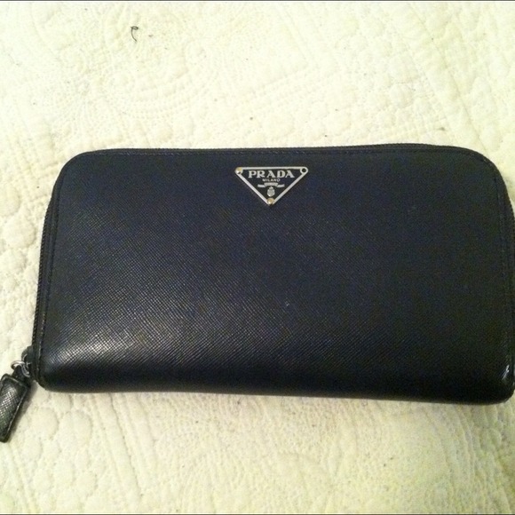 ✳REDUCED✳ Black leather Prada Wallet