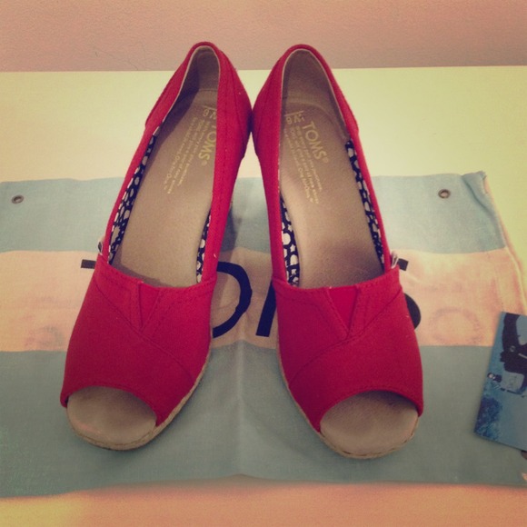 TRADED!!! Beautiful Toms. Size 6