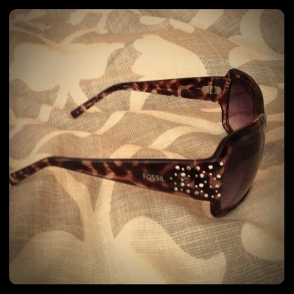 Fossil Sunglasses- tortoiseshell & rhinestones 💗