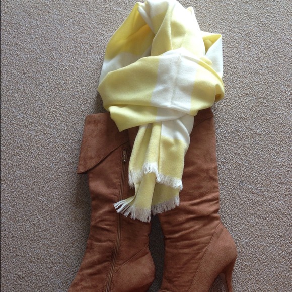 J.Crew woolen scarf ๐๐๐Host pick! - Picture 4 of 4