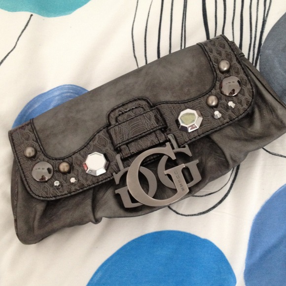 Guess clutch