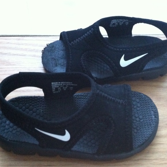 💥💥SOLD💥💥✂✂Price Cut✂✂Infant Nike Sandals
