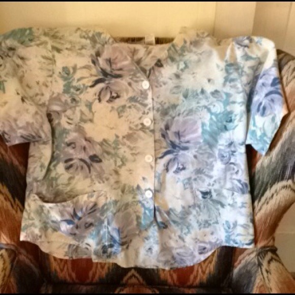 SOLD SOLDScrub top