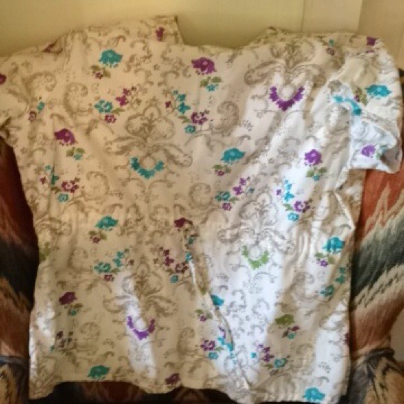 SOLD-SOLDScrub top