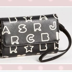🎉HOST PICK🎉 Marc by Marc Jacobs iPhone Wristlet