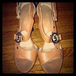 Michael kors platform sandals size 6