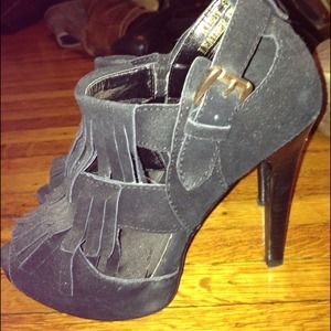 Suede fringe open toe shoes size 6