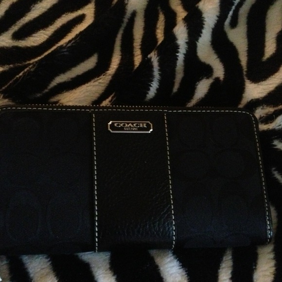 🍒🍒🍒Authentic Coach wallet TRADED🍒🍒🍒