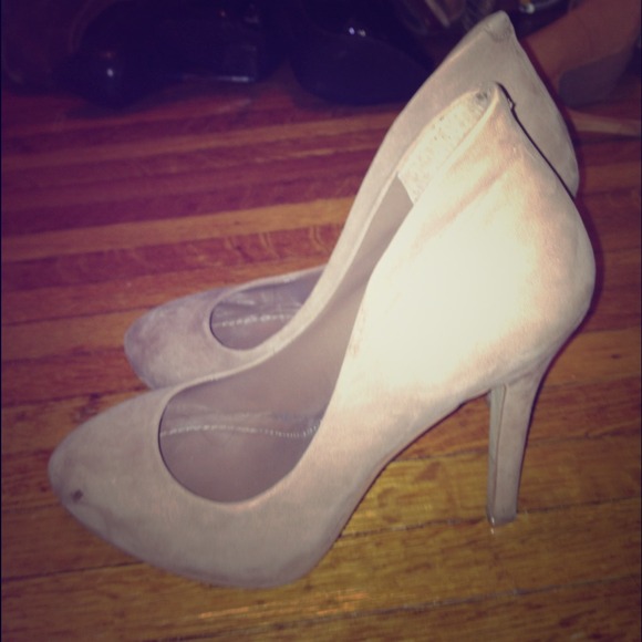 Bcbg tan pumps size 6