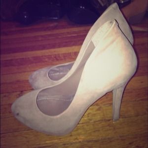 Bcbg tan pumps size 6