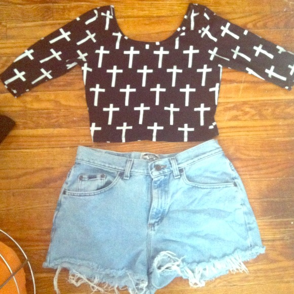 Black & white crop top