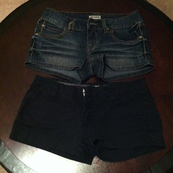 Jean shorts, black Hurley shorts