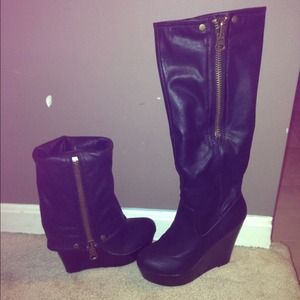 REDUCED 2 style typed zip-up black boots!
