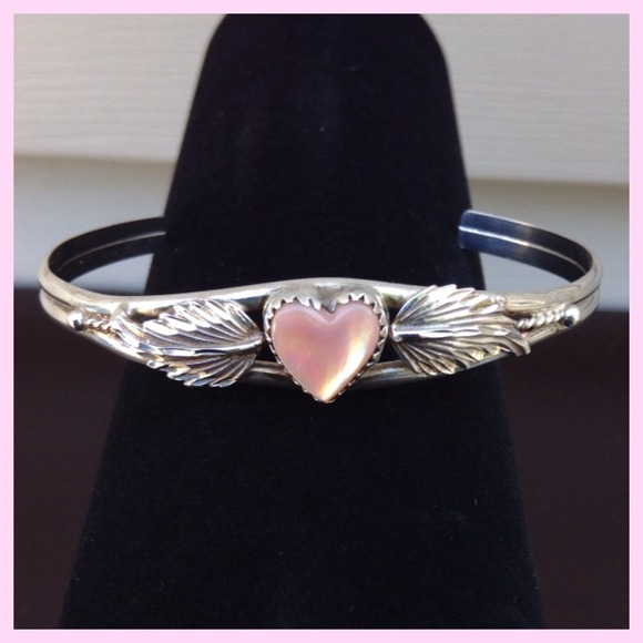 🎉Host Pick X2! 🎉 Pink Mussel Cuff Bracelet - Picture 2 of 4