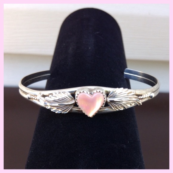 🎉Host Pick X2! 🎉 Pink Mussel Cuff Bracelet - Picture 4 of 4