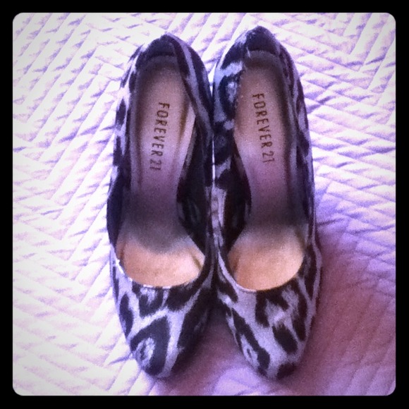 REDUCED! NEW forever 21 leopard printed heels