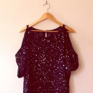 Black sequins party dress with scooped sleeves.