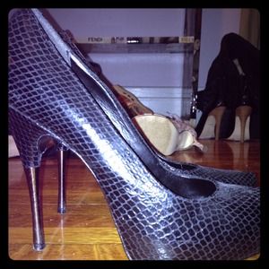 Aldo snake skin black pumps size 6