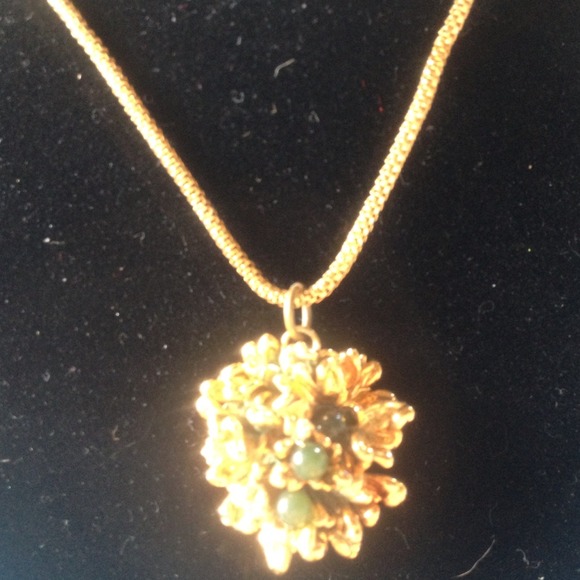 Vintage gold tone necklace - Picture 2 of 4
