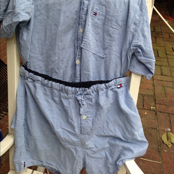 TOMMY HILFIGER UNI SEX TOP AND BOTTOM PJ SET