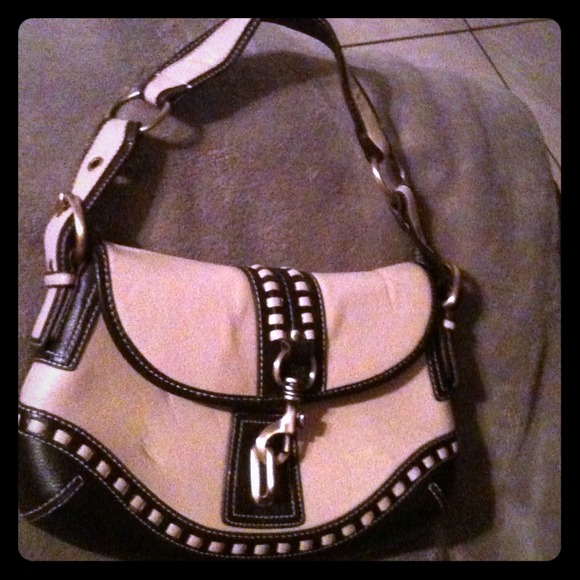 TRADED to @rtrager65  Brand new leather handbag