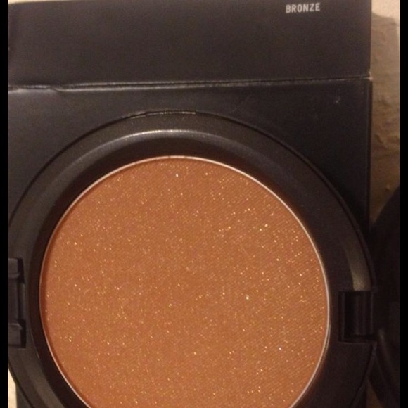 MAC Bronzer in "Bronze" 100% authentic BN