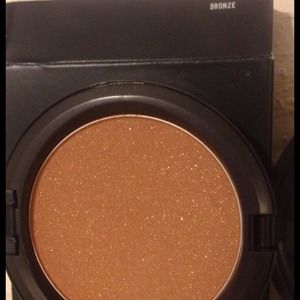 MAC Bronzer in "Bronze" 100% authentic BN