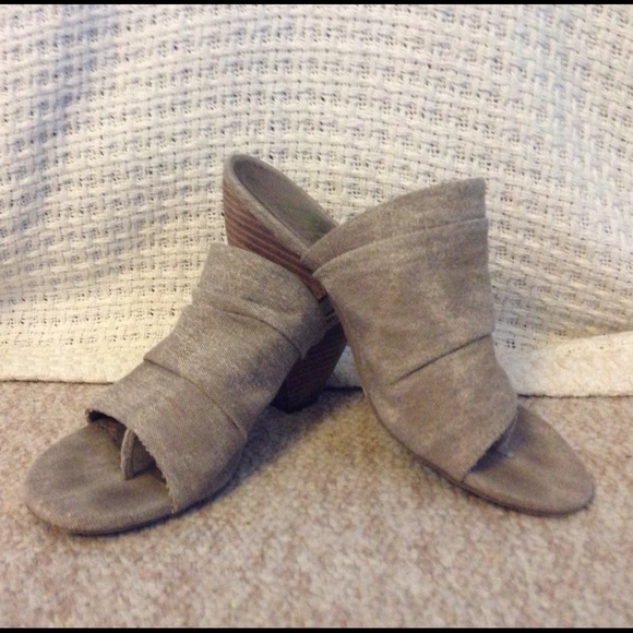 Donated! Blowfish sandal heels - Picture 3 of 4