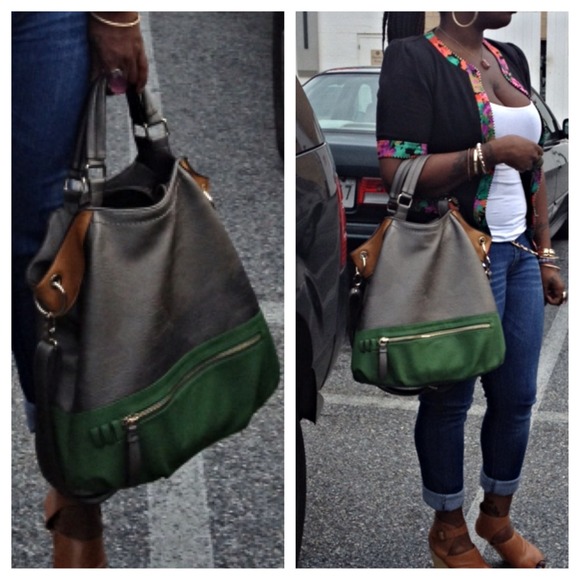 🚫SOLD🚫"Huge Block of Style" Handbag. - Picture 3 of 4