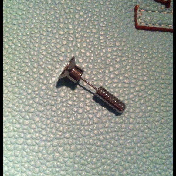 Screw earring