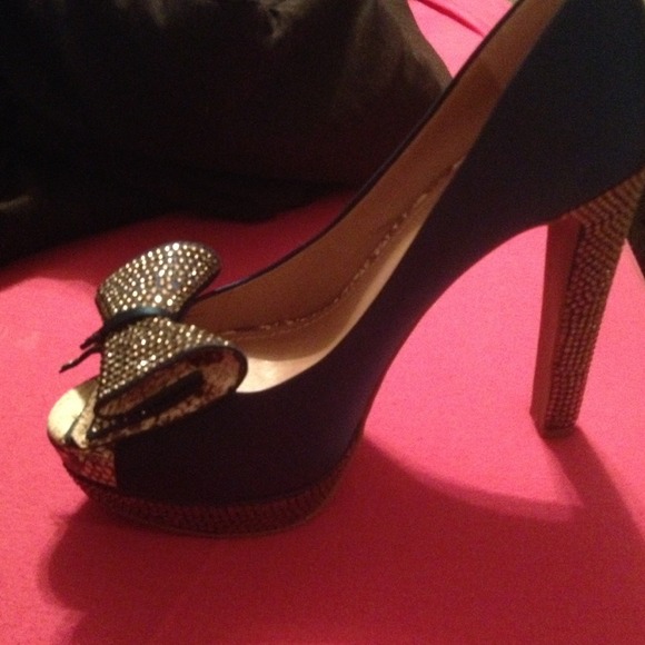 SOLD!!!!!!!Royal Blue Vince Camuto 7.5