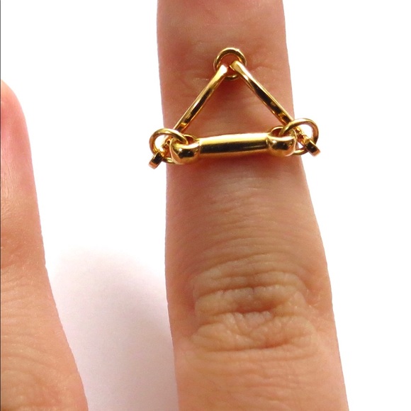 Edgy midi ring comes with pouch. - Picture 2 of 3