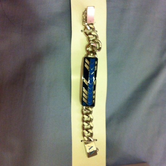Bracelet.