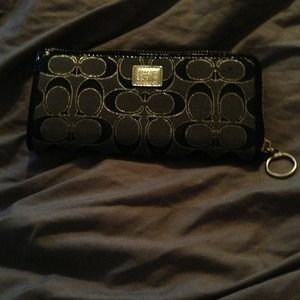 Coach wallet * REDUCED*. PP $50 😄
