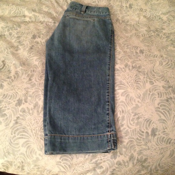 REDUCED White House Black Market Capris