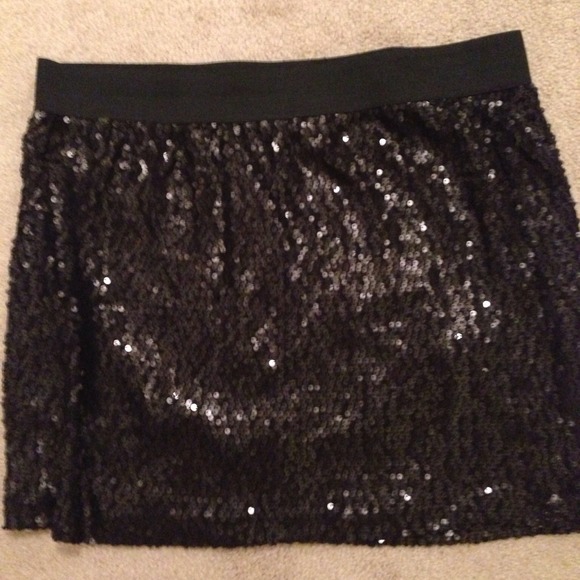 👛Sold👛Lauren Conrad Sequin Skirt - Picture 2 of 2