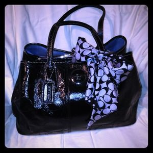 PRICE MARK DOWN FROM 189 to $140 COACH Blk handbag