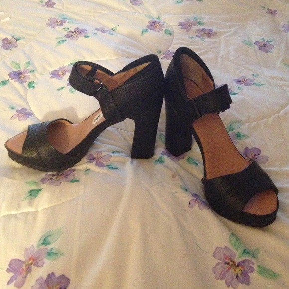 Brand New! Pair of Very Comfortable Heel