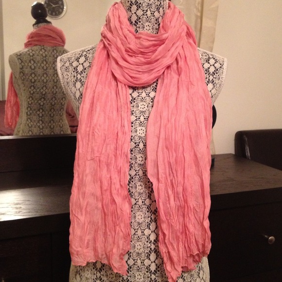 ⛔SOLD⛔All Seasons Pleated Pink Scarf