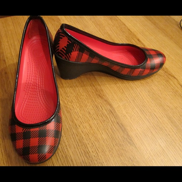 RESERVED Red plaid croc heels (8)