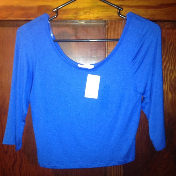💢SOLD💢Blue crop shirt