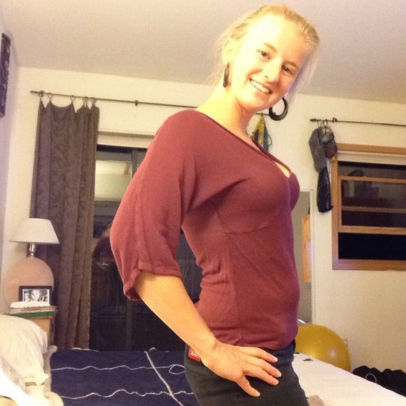 Donated! Maroon quarter length sleeve top - Picture 2 of 4