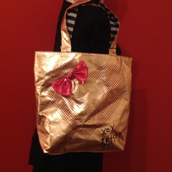 ❤Newly Reduced❤Limited Edition Betsey Johnson Tote