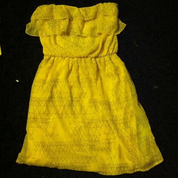 🚫TRADED🚫Yellow dress with hot pink strap and ope