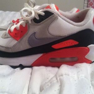 Nike air maxes